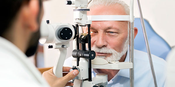 معایب عدم استفاده از ویزیت چشم پزشک در منزل